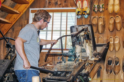 Clog-making demonstration